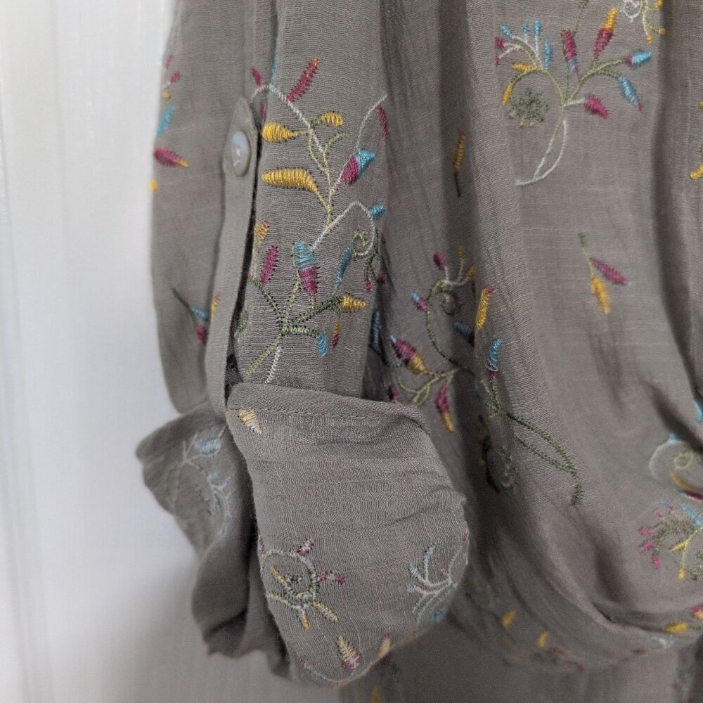 Olive Hill Embroidered Floral Shirt Womens Size Medium Green Roll Tab Sleeves - Picture 5 of 10